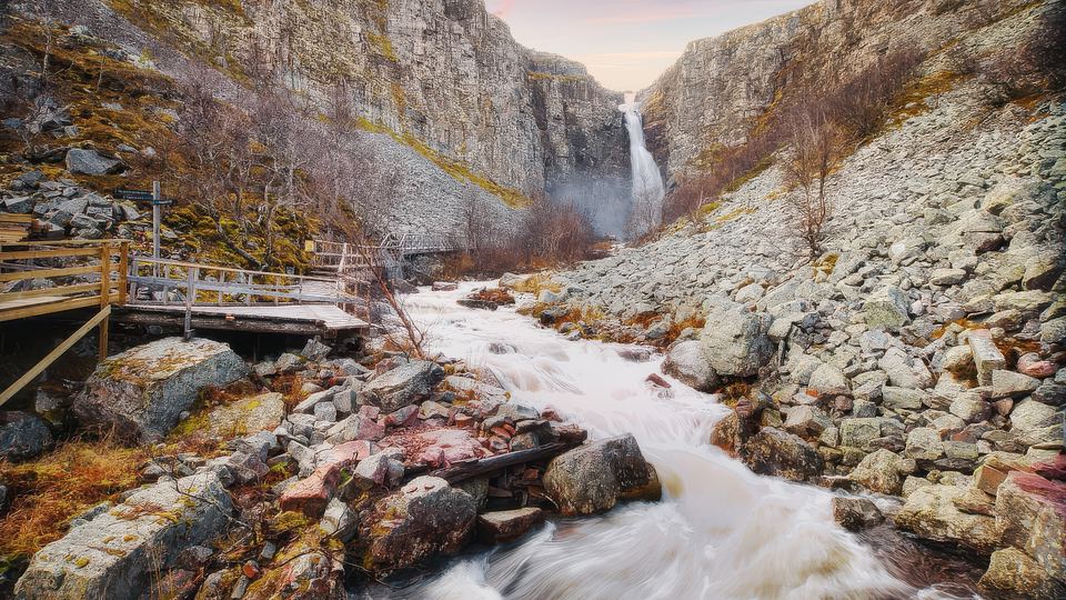 Wanderweg zum Njupeskär-Wasserfall